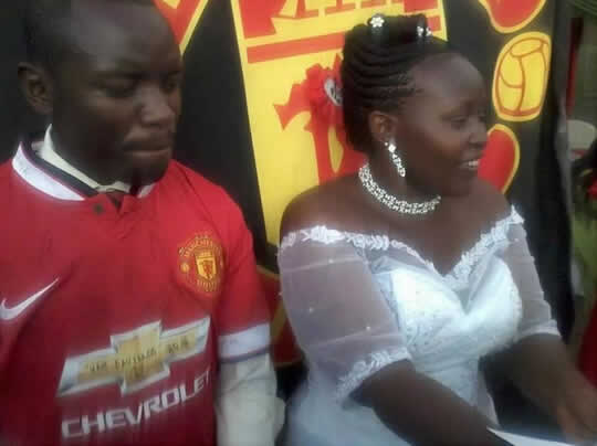 Diehard Man United fan in Kenya dedicated his wedding to his club. Wife looked chuffed