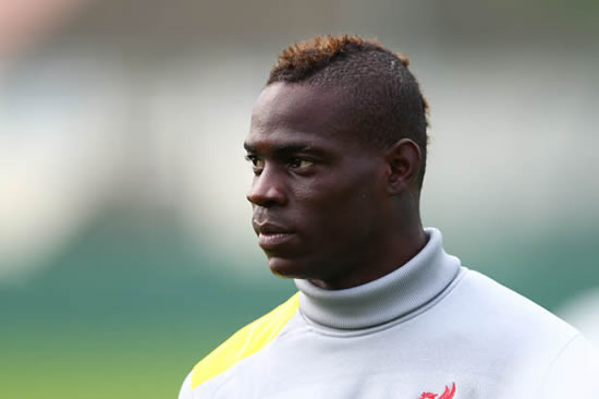 Mario Balotelli surprises fans at a laundrette but can't turn on the washing machine