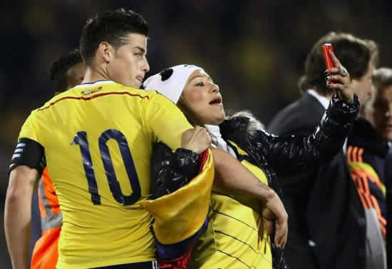 Colombian fan invades pitch to get selfie with Real Madrid's James Rodriguez