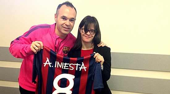 Iniesta promotes Anna Vives' new font