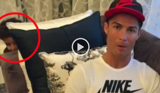 Cristiano Ronaldo Jr. tries to scare dad