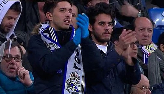 Real fans applaud Iniesta