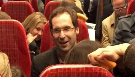 Fan spots Arsenal keeper Petr Cech on rush-hour train during day