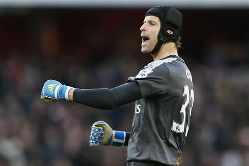 Petr Cech wins 2015/16 Premier League Golden Glove