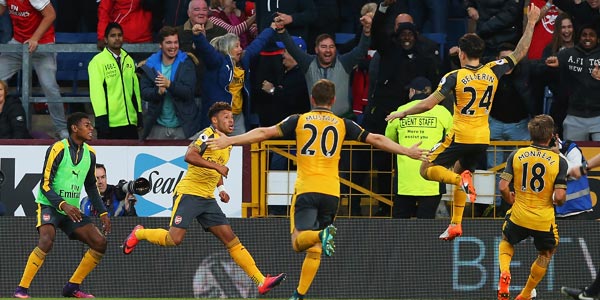 Burnley 0-1 Arsenal: Gunners grab late victory on Wenger anniversary