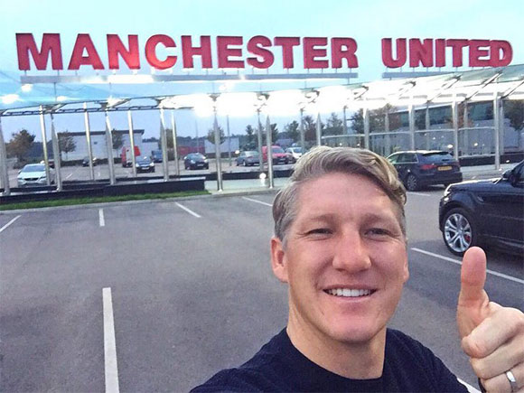 Bastian Schweinsteiger pays tribute to Man Utd fans after return from exile