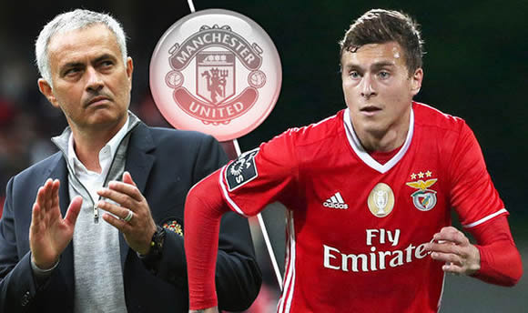 Manchester United close in on first January signing after agent and club chiefs hold talks
