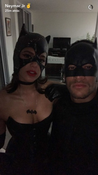 Neymar And His Girlfriend Dress Up As Batman & Catwoman