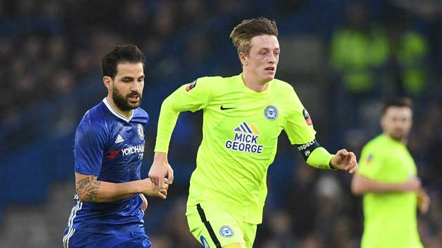 Chelsea 4-1 Peterborough: Pedro leads 10-man Blues into fourth round