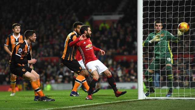 Manchester United 2-0 Hull City: Mata and Fellaini seal Red Devils win