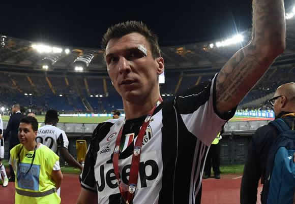 Mandzukic signs fresh Juventus contract until 2020
