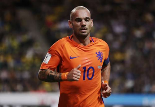 Sneijder hits out at 'jealous' critics after matching Van der Sar record