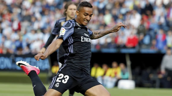 Chelsea and Juventus make enquiry for Danilo
