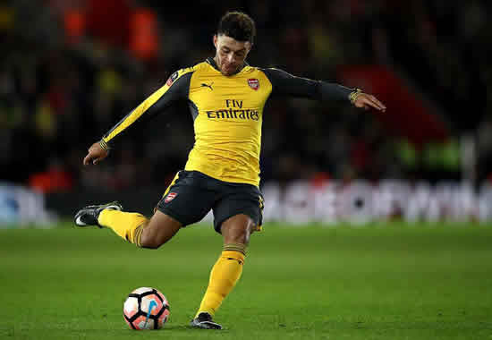 Alex Oxlade-Chamberlain ready to run down Arsenal contract' amid Liverpool links