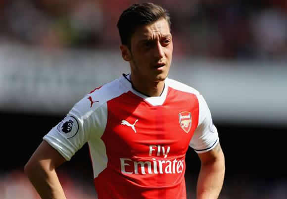 Ozil: I want to stay at Arsenal