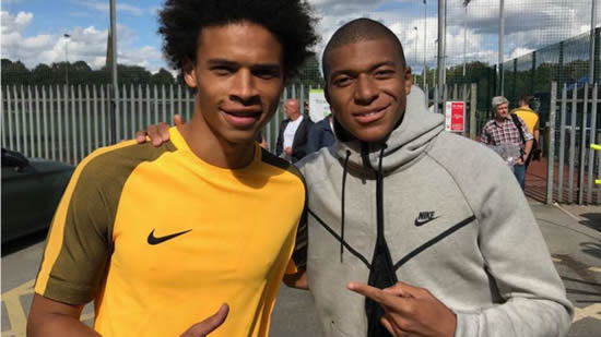 Mbappe shakes off knee injury and travels to Manchester