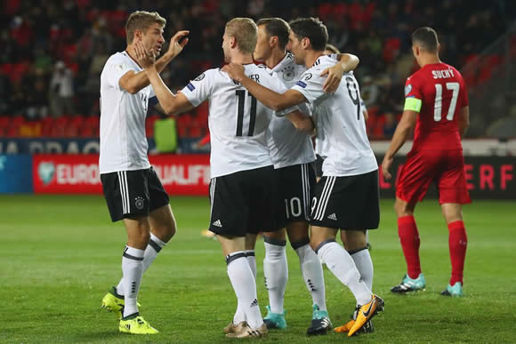 Czech Republic 1 - 2 Germany: Mats Hummels heads in late winner as Germany continue march towards Russia