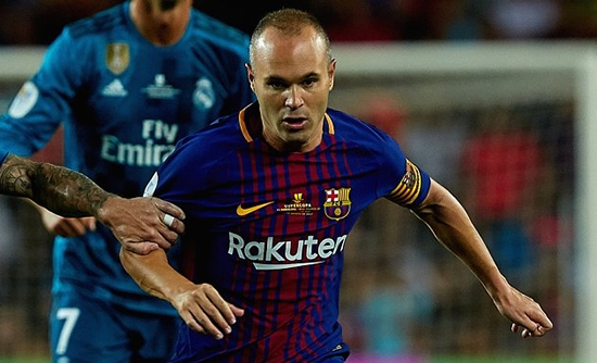 Barcelona leave Andres Iniesta hanging over new contract status