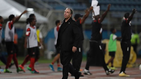 Bruce Arena resigns as United States manager; Sunil Gulati stays on