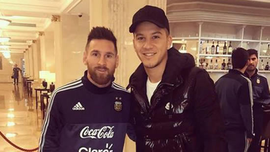 Messi apologises to fellow Argentine footballer after snap for not recognising him