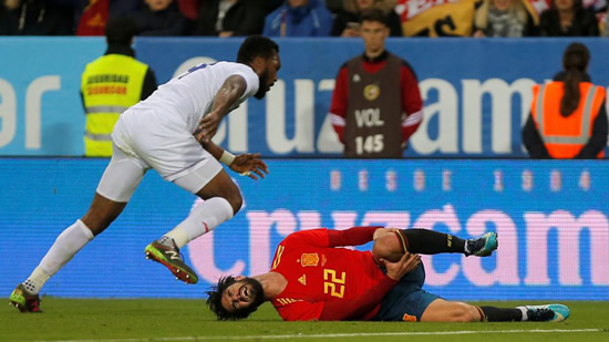 Sound the alarms: Isco, injured, almost ruled out for Russia