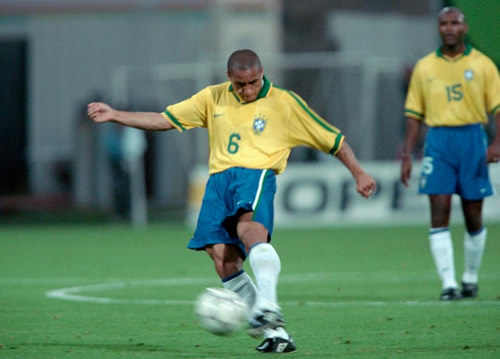 Roberto Carlos has just completely ruined THAT iconic free kick for everyone