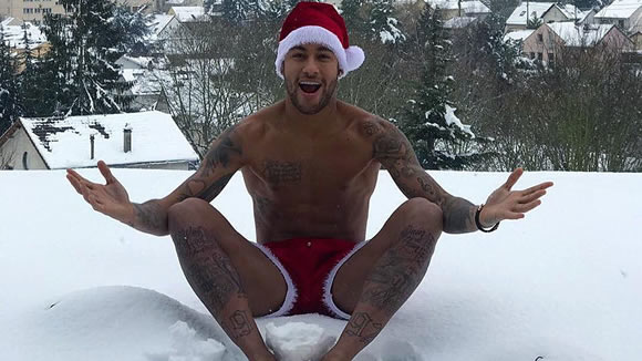 Neymar defies the snow