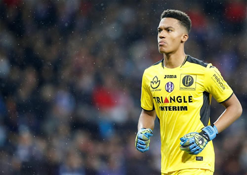 Record-breaking Ligue 1 goalkeeper Lafont hints at desire to join Arsenal