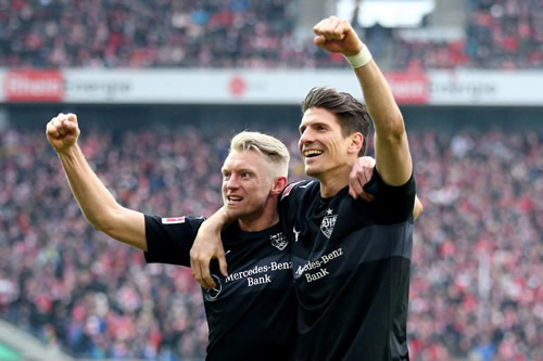 Claudio Pizarro and Mario Gomez scored in the same Bundesliga match and we’re not sure what year it is