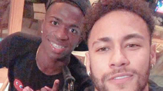 Vinicius Junior visits Neymar at his mansion