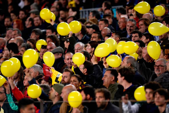 Barcelona vs Roma: Champions League clash temporarily stopped as yellow balloons rain down on Nou Camp turf in apparent political protest