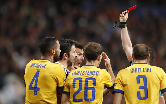 Gianluigi Buffon slams Michael Oliver, says referees shouldn't 'destroy dreams'