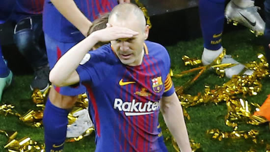 Iniesta's father: He has a difficult decision, it would be a good moment to leave