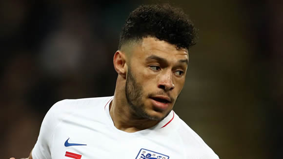 Alex Oxlade-Chamberlain ruled out of World Cup with knee injury