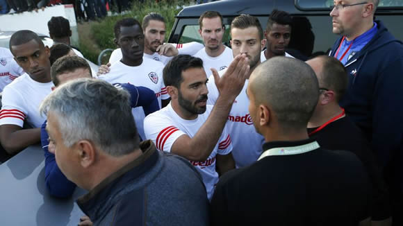 Ligue 2 play-off between Ajaccio and Le Havre called off after visiting team bus attacked