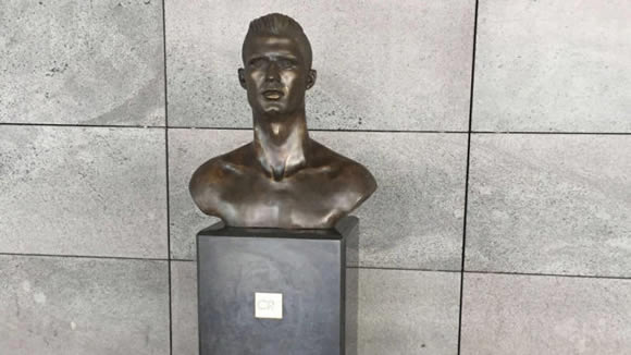 Madeira Airport already has a new bust of Cristiano Ronaldo