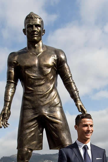 Juventus plan to place Cristiano Ronaldo statues around Turin so fans can take selfies with £99m arrival
