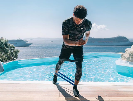 Alex Oxlade-Chamberlain worked on knee injury during Mykonos holiday with girlfriend Perrie Edwards