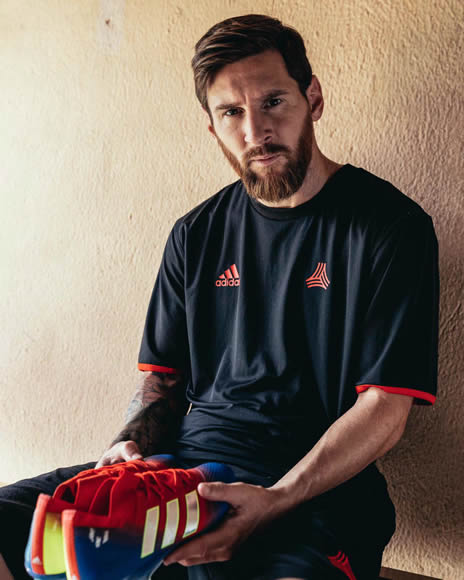 Messi will wear blue and red boots