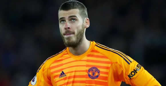 'If only Man Utd had a decent keeper!' - De Gea slated after howler against Arsenal