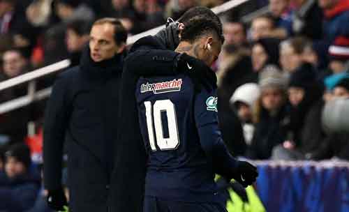 Paris Saint-Germain 2 Strasbourg 0: Neymar suffers injury scare in Coupe victory