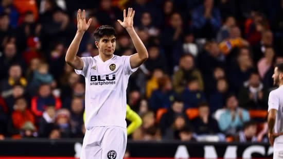 Tottenham planning £30m summer move for Valencia's Carlos Soler - sources