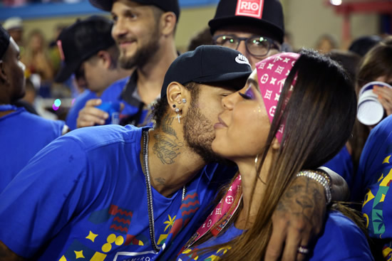 Neymar kisses and parties with stunning pop star Anitta at Rio Carnival as PSG star relaxes while recovering from foot injury