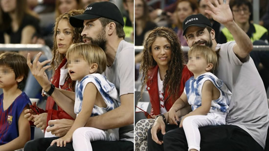 Pique has a great time at the basketball with his family