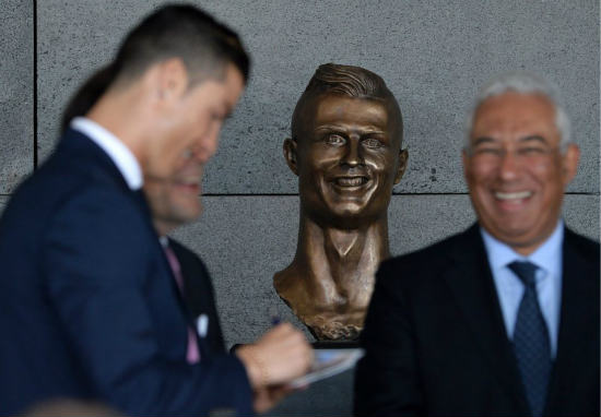 James Corden pranks David Beckham with horrible Ronaldo style LA Galaxy statue
