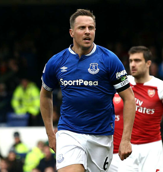 Everton 1 Arsenal 0: Jagielka goal dents Gunners' top-four hopes
