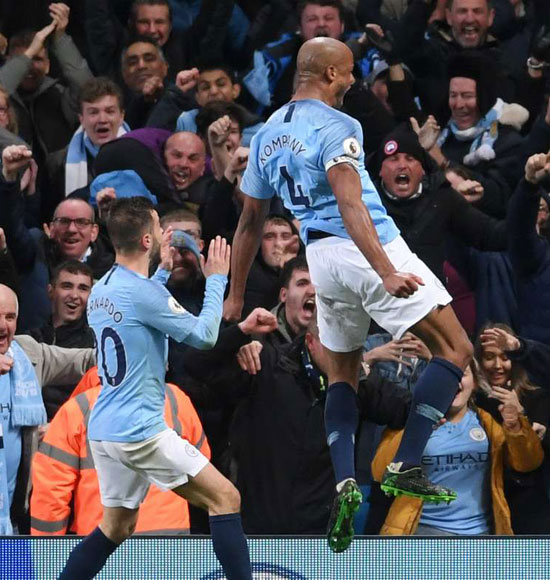 Manchester City 1 Leicester City 0: Kompany stunner puts title within grasp