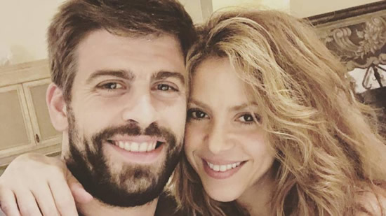 Shakira and Pique enjoy romantic summer break