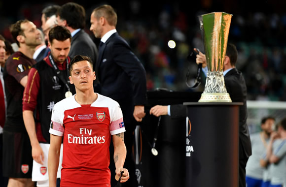 Arsenal ramp up efforts to sell Ozil to raise funds for summer spending spree