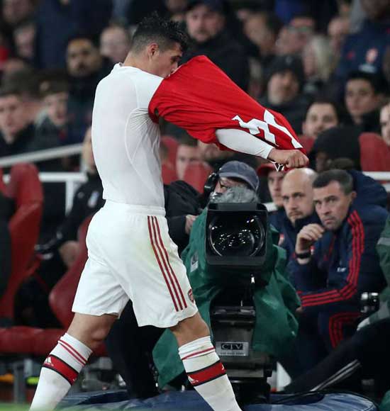 Arsenal 2-2 Crystal Palace: Captain Xhaka clashes with fans as Gunners throw away lead